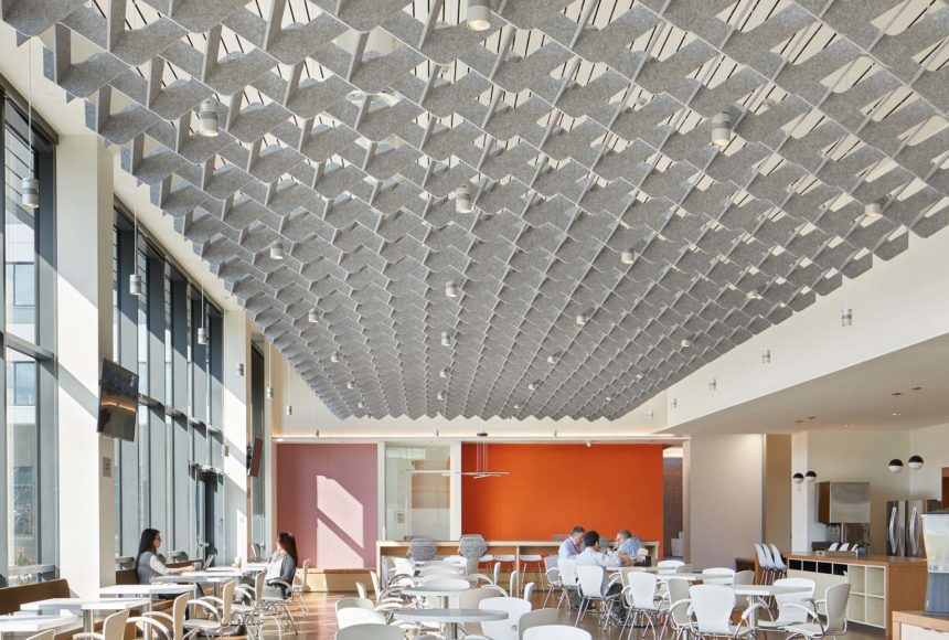 SoftGrid® Wave acoustical system installed above workspace