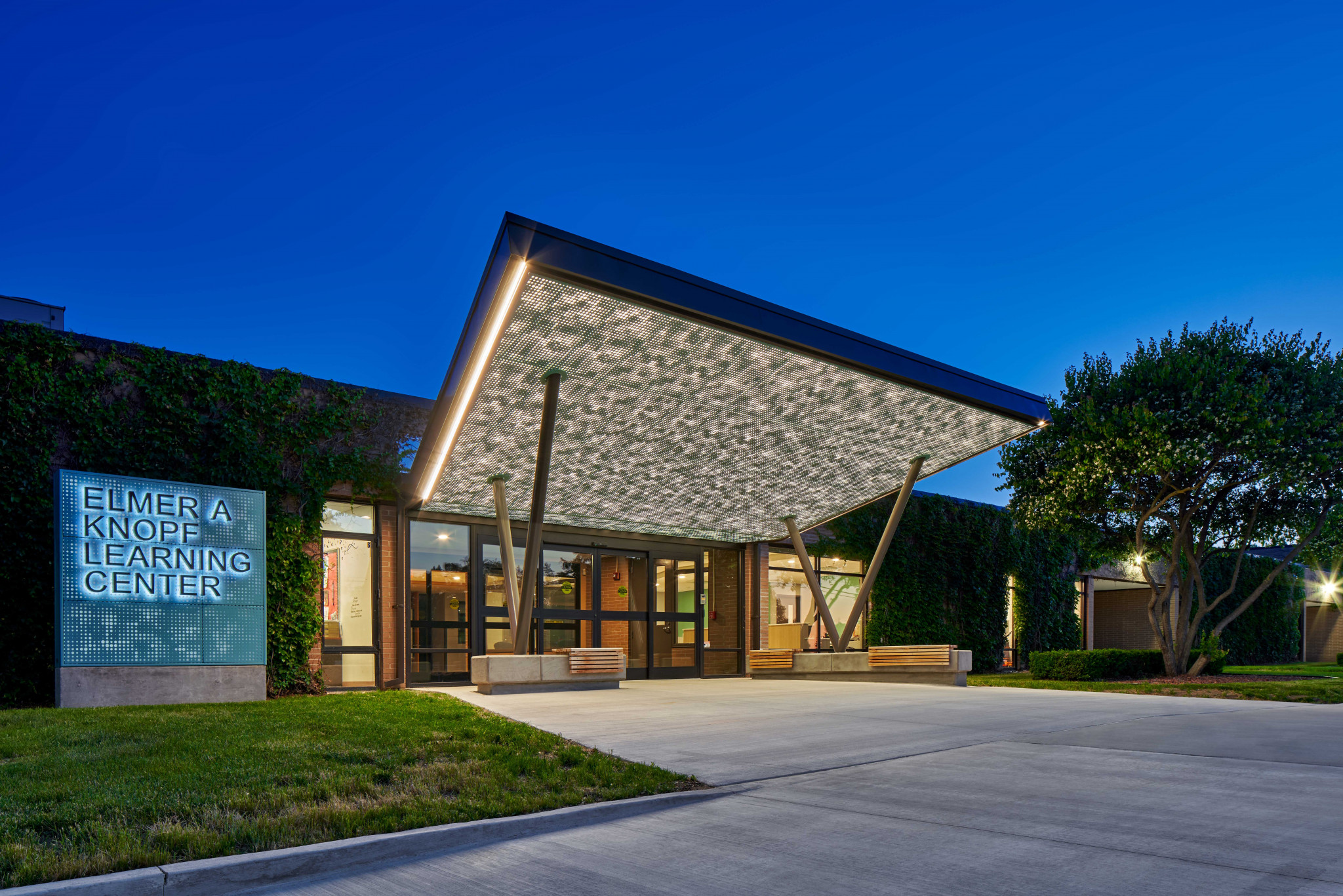 9 Exterior Canopy Panel and Baffle Options for a Commercial Building ...