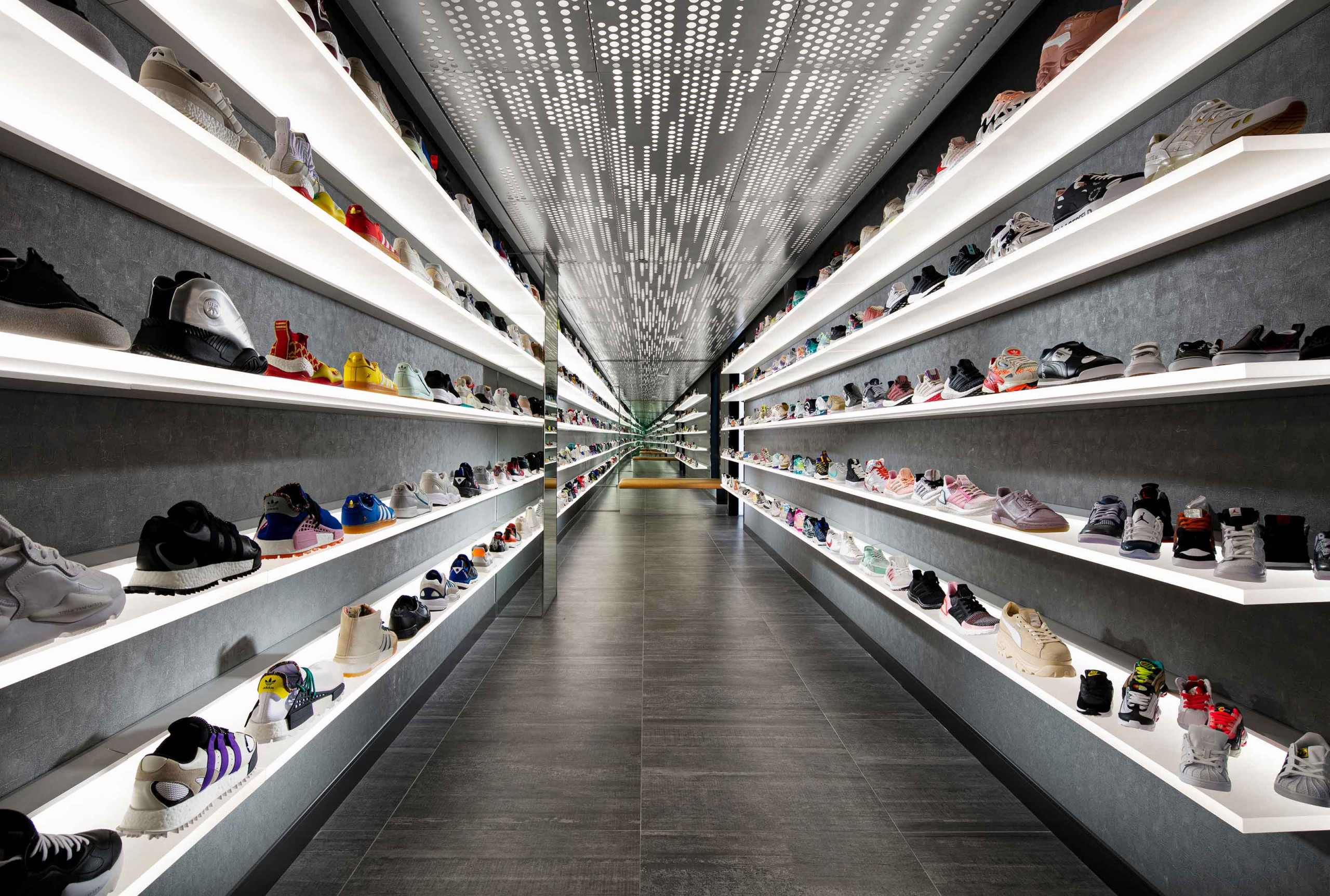 Feature Shoe Store - Arktura