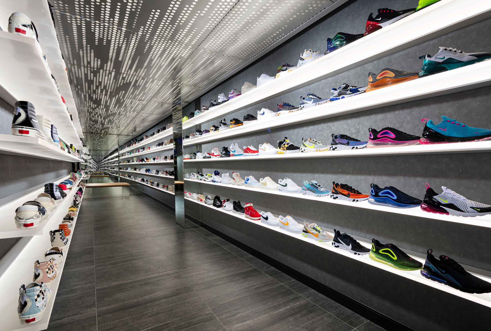 Feature Shoe Store - Arktura
